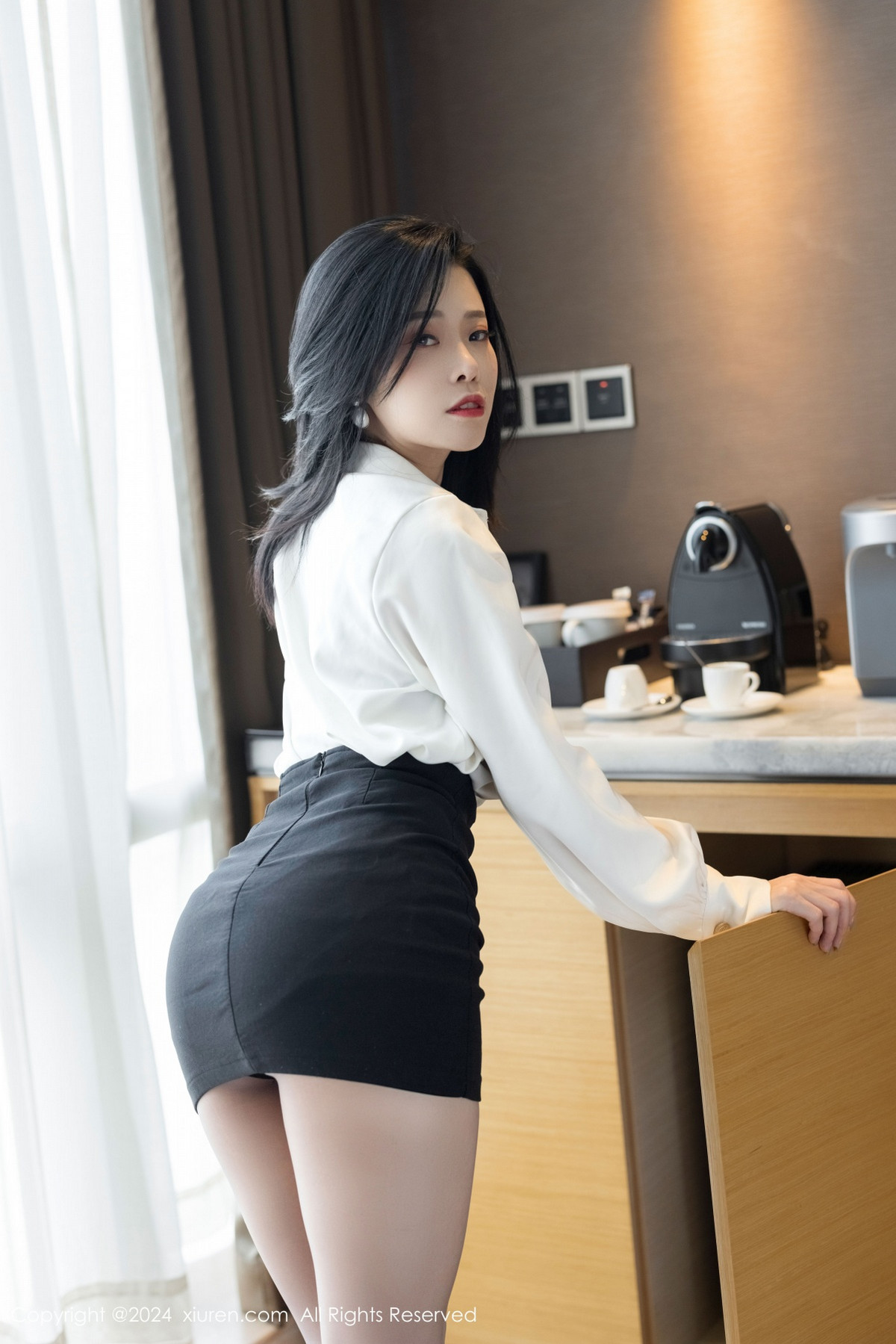 秀人网 No.9329 luvian本能 黑丝美腿插图4
