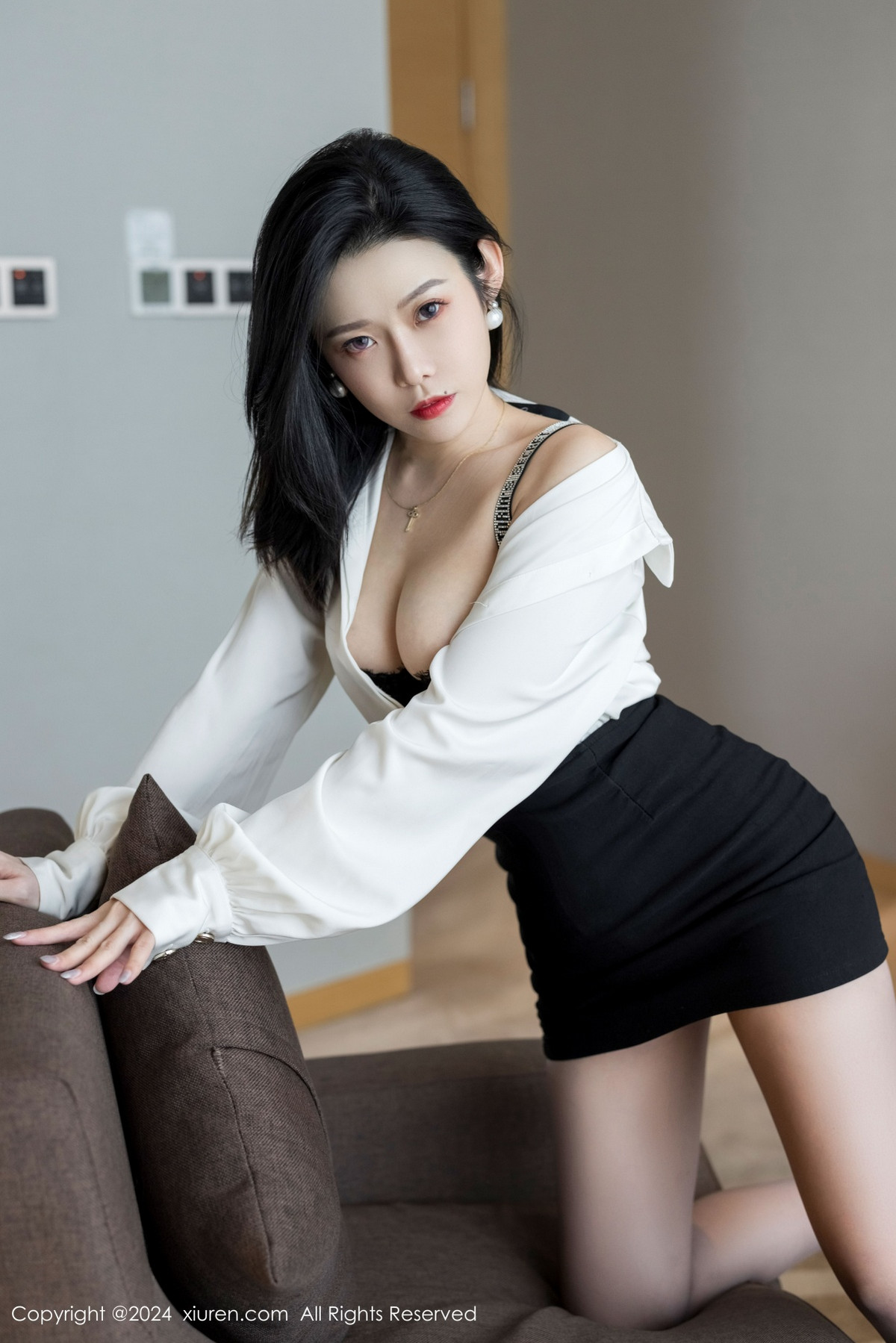 秀人网 No.9329 luvian本能 黑丝美腿插图7